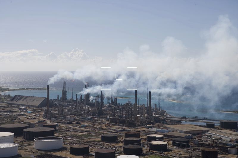 Aruba | Aerial Photo of Valero Oil Refinery | 2006-10-28-066.tif